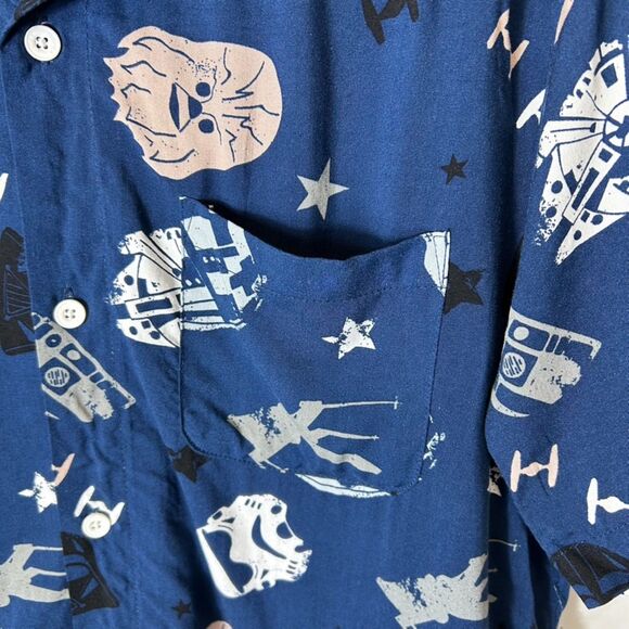 Star Wars NWT Navy Icon Print Short Sleeve Button Front Shirt Size M - Picture 3 of 12